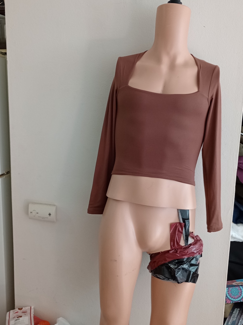 ReoRia Square Neck Crop Top in Mauve Brown